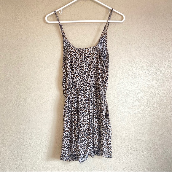 H&M Leopard Print Romper with Pockets - Picture 2 of 3